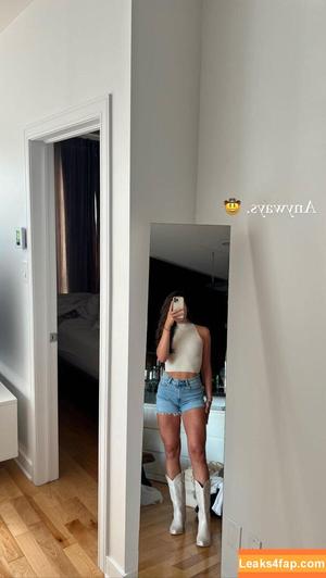 Courtney Sarault photo #0082