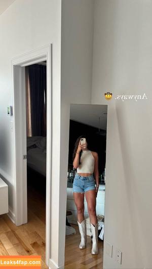 Courtney Sarault photo #0113