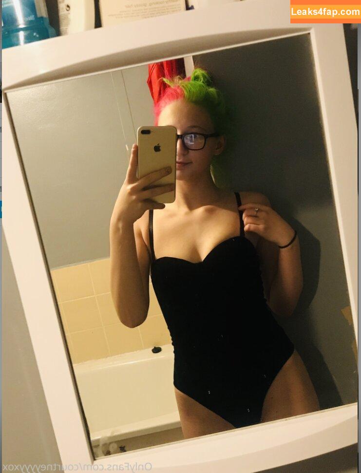 Courtneyyyyxox / Courtneyyyyxox1 / courtneyyyy_official leaked photo photo #0023
