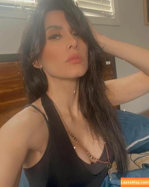 Cristina Vee Valenzuela photo #0022