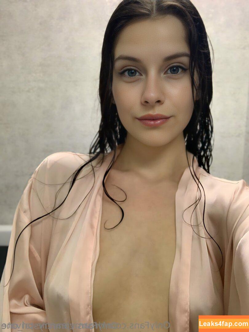 crystal_one /  leaked photo photo #0283
