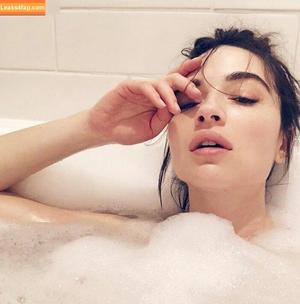 Crystal Reed photo #0136