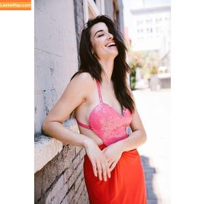 Crystal Reed photo #0157