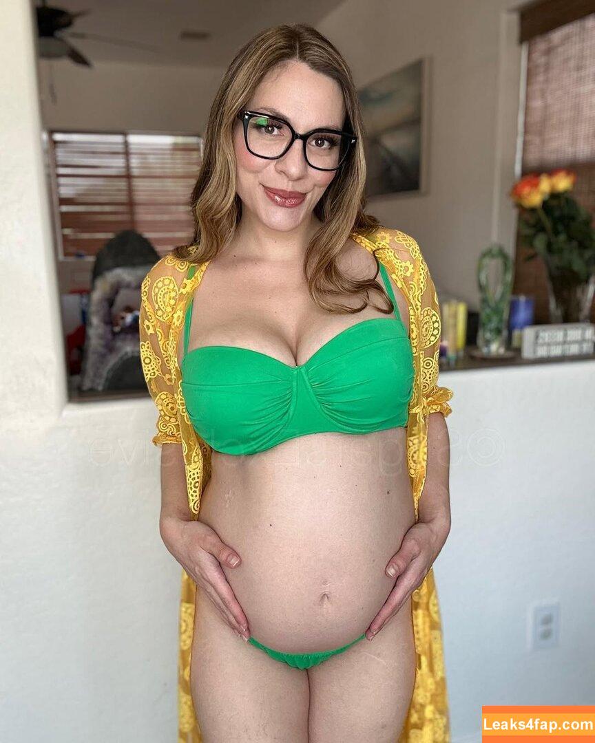 Curvy & Creamy Mia / https: / mamamiataylor / miasmilkers leaked photo photo #0006