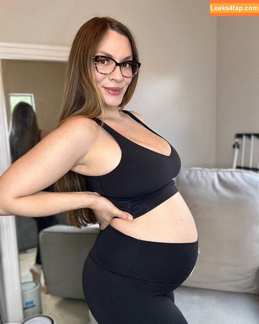 Curvy & Creamy Mia / https: / mamamiataylor / miasmilkers leaked photo photo #0013