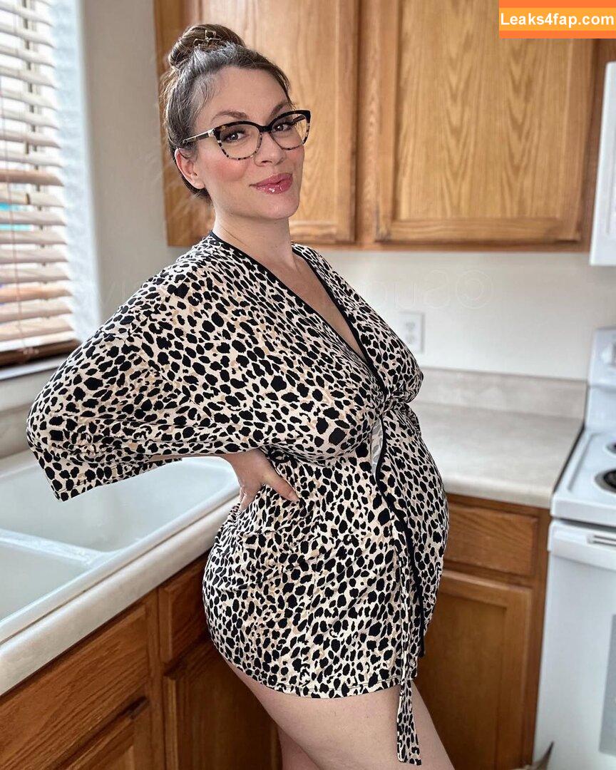 Curvy & Creamy Mia / https: / mamamiataylor / miasmilkers leaked photo photo #0016