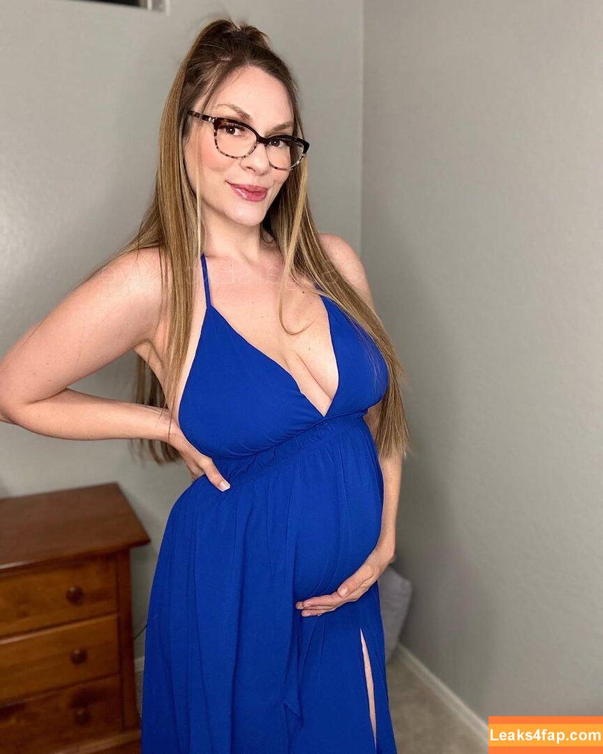 Curvy & Creamy Mia / https: / mamamiataylor / miasmilkers leaked photo photo #0017