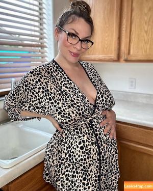 Curvy & Creamy Mia photo #0005