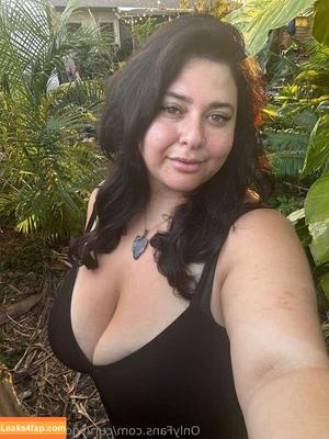 curvy-goddess photo #0030