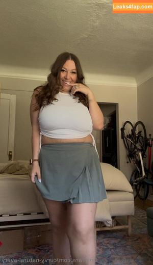 curvy-natural-avery photo #0049