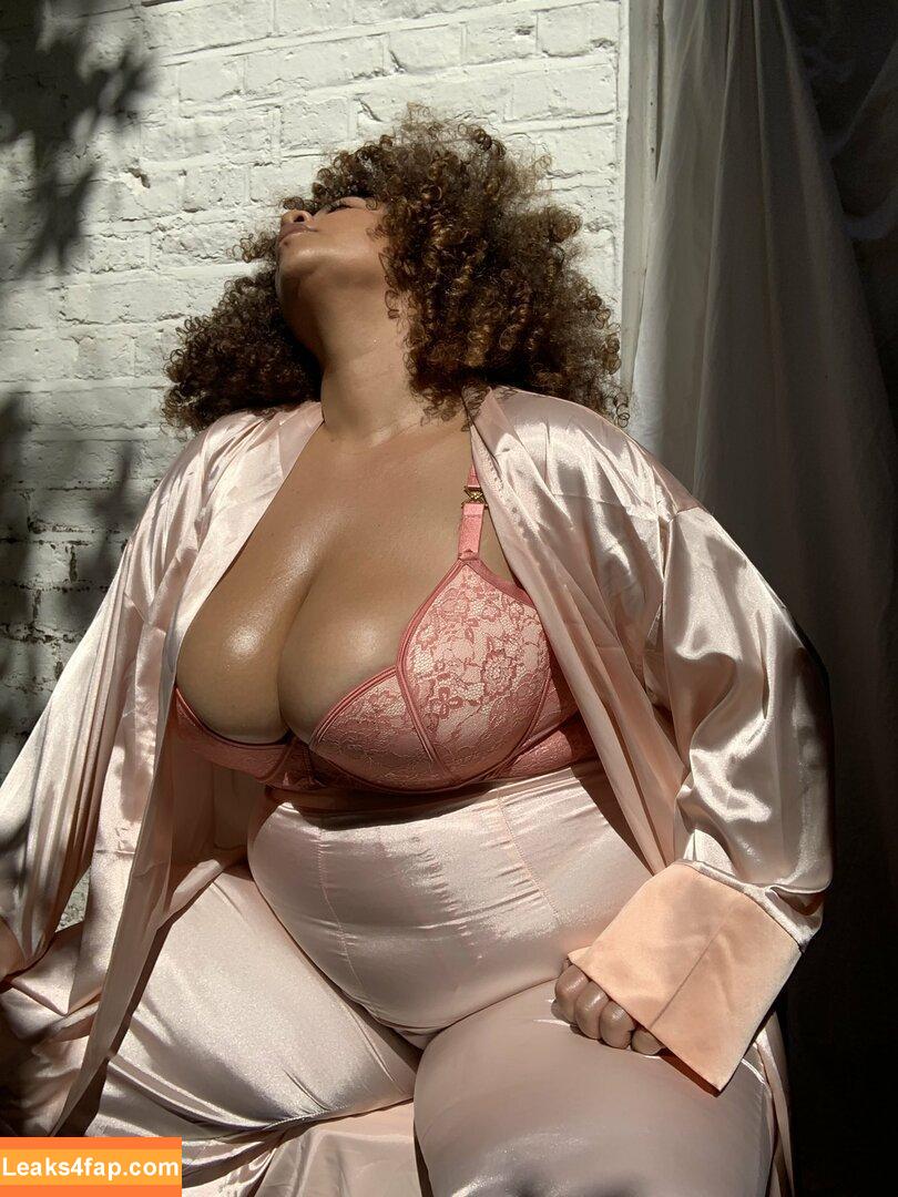 CurvyCampbell / curvybella leaked photo photo #0067