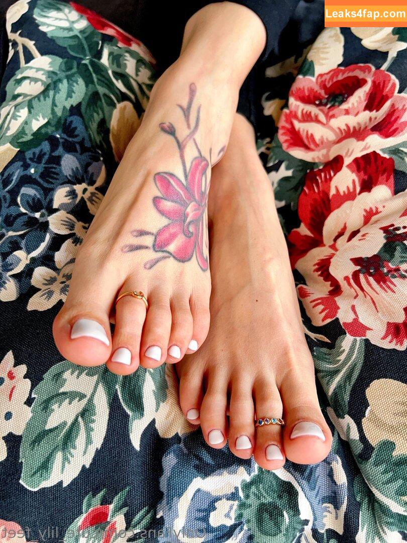 cute_lily_feet /  leaked photo photo #0004