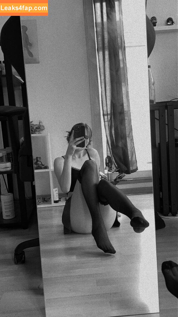 cuteeromana / only.romana leaked photo photo #0048