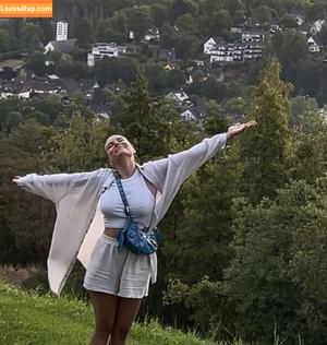 Dagi Bee photo #0090