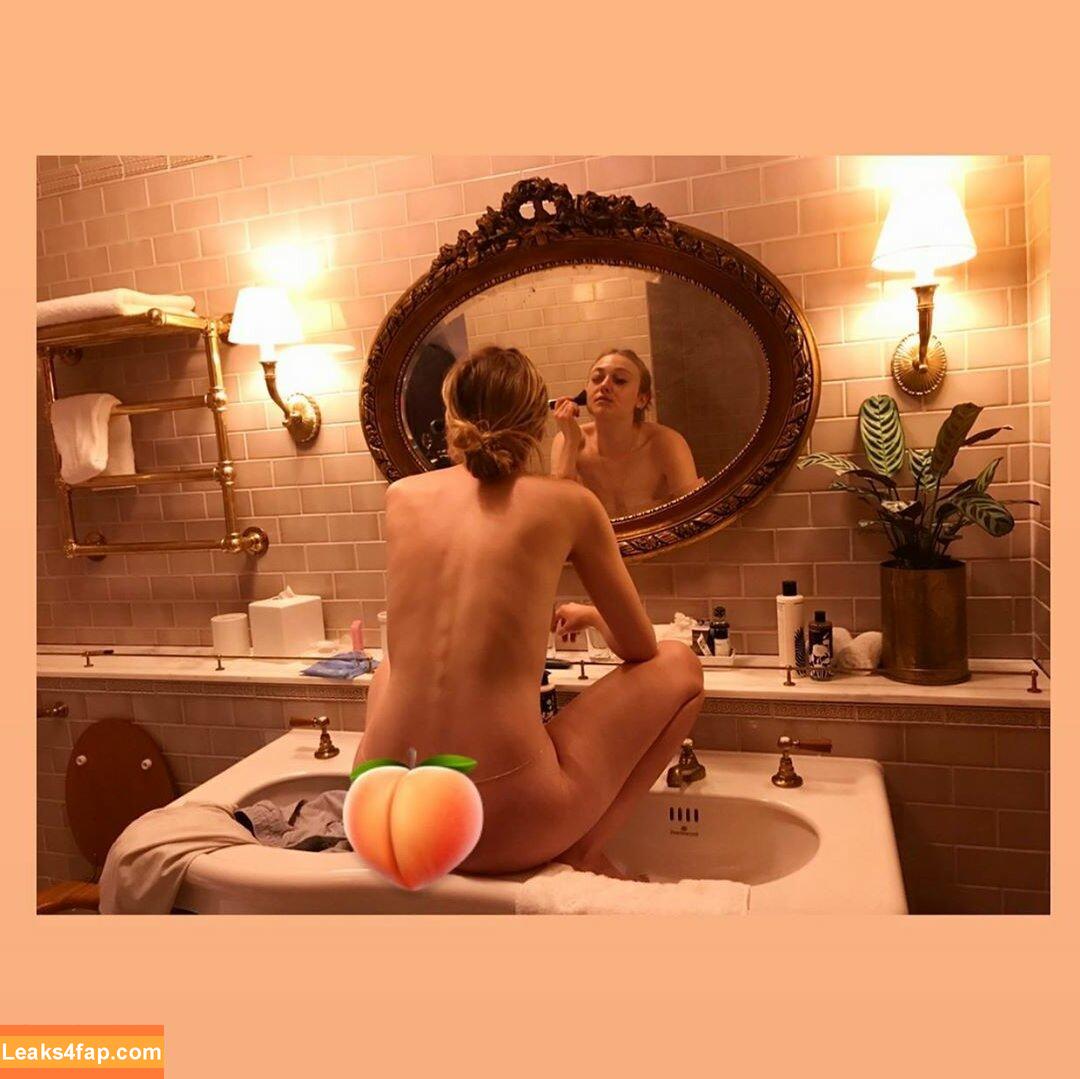 Dakota Fanning / dakotafanning leaked photo photo #0121