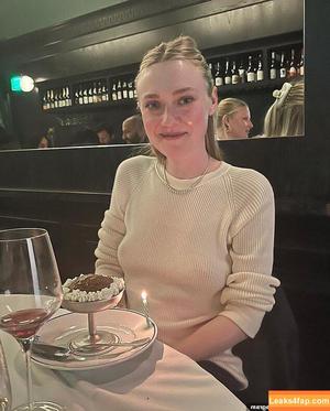 Dakota Fanning photo #0095