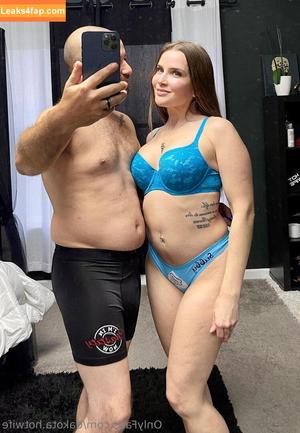Dakota Hotwife photo #0018