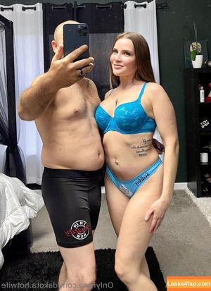 Dakota Hotwife photo #0019