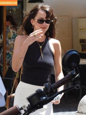 Dakota Johnson photo #1065