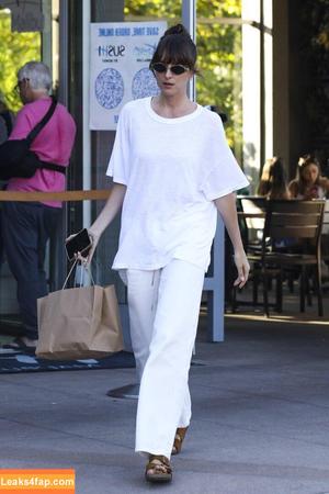 Dakota Johnson photo #1095