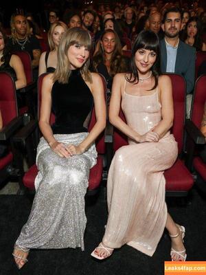 Dakota Johnson photo #1472