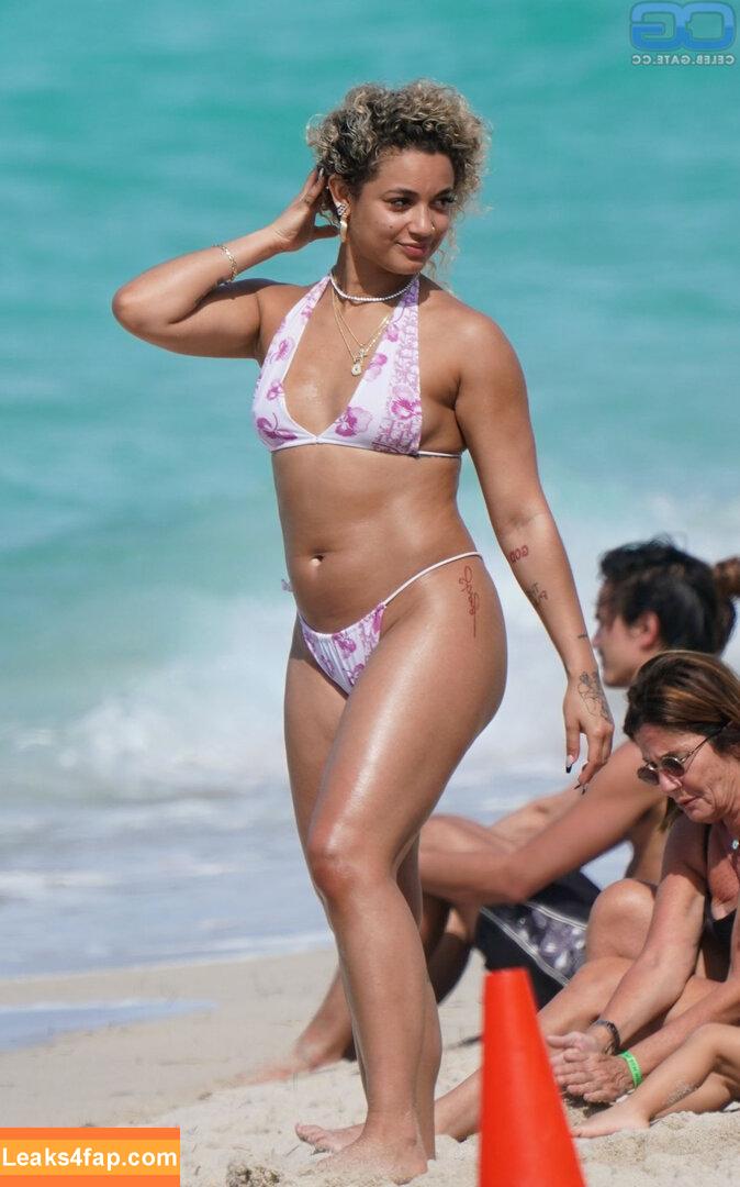 Dani Leigh /  leaked photo photo #0002
