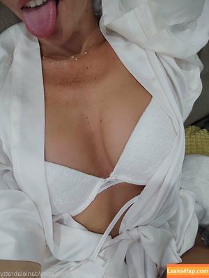 danielabratty photo #0308