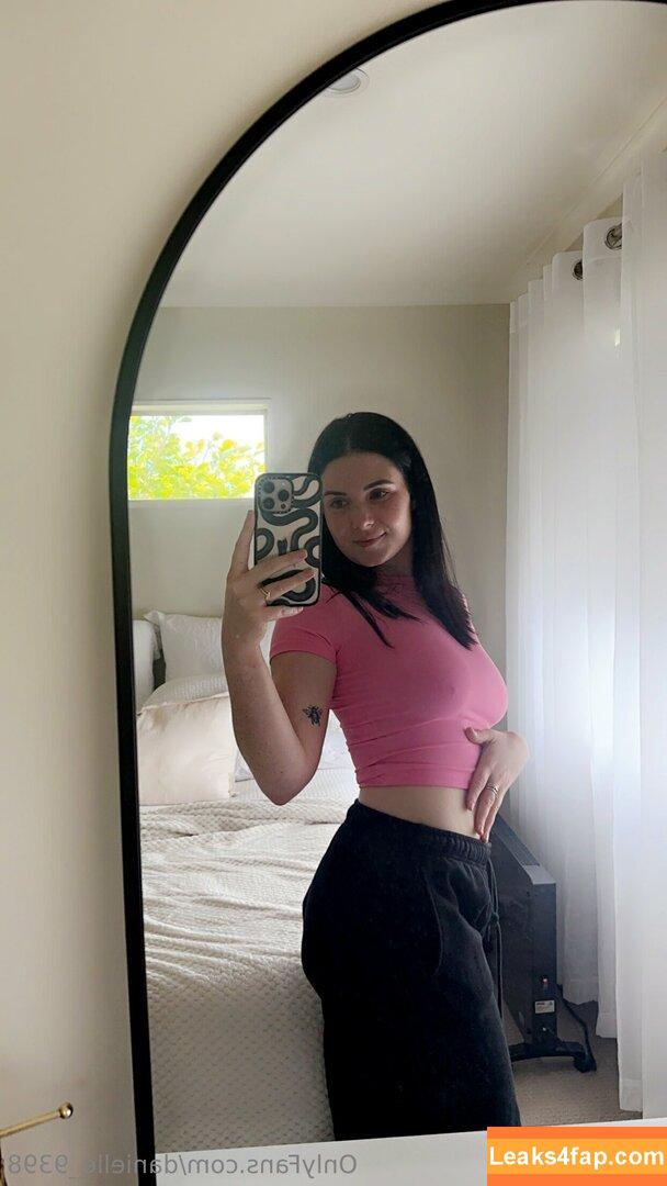 danielle_9398 / daniellecarolineschneider leaked photo photo #0006