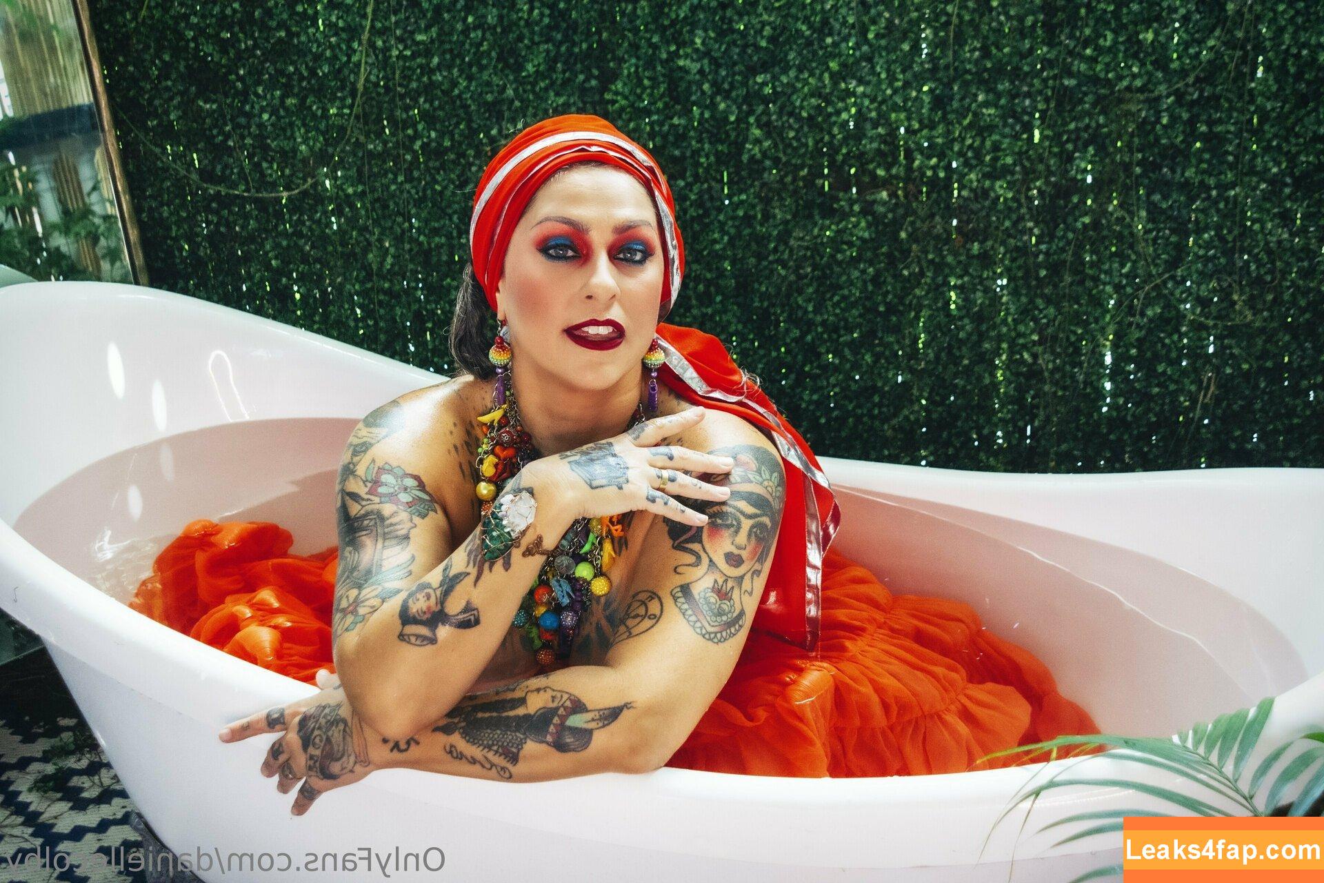 Danielle Colby / daniellecolby / daniellecolbyamericanpicker / https: leaked photo photo #0953
