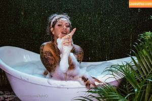 Danielle Colby photo #0325