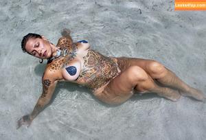 Danielle Colby photo #1136