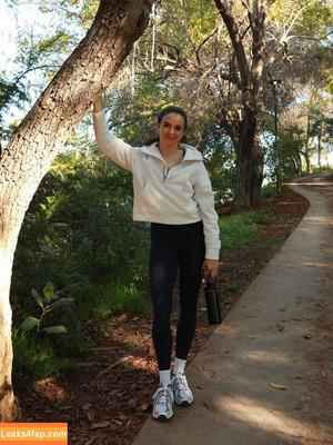 Danielle Panabaker photo #0159