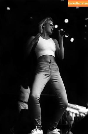 Danni Minogue photo #2532