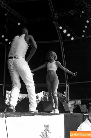 Danni Minogue photo #2535