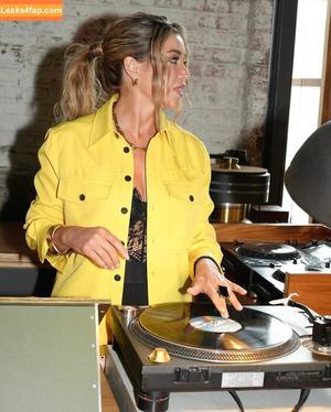 Danni Minogue photo #6423