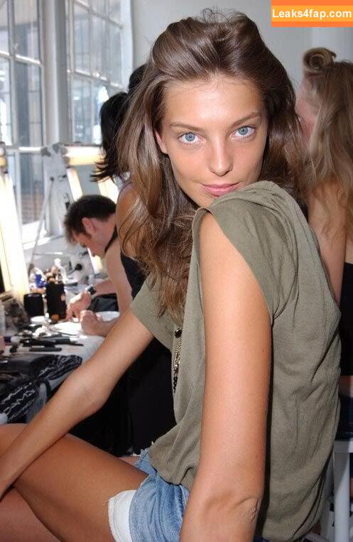 Daria Werbowy / dotwillow / https: / iamdwerbowy leaked photo photo #0027