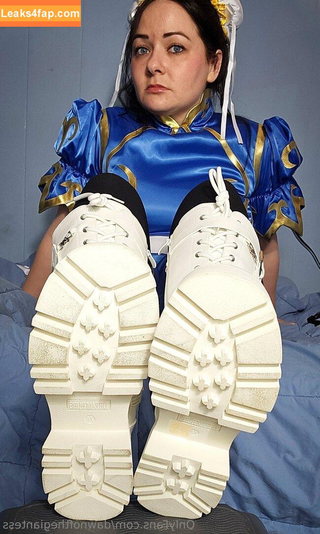 dawnofthegiantess /  leaked photo photo #0001