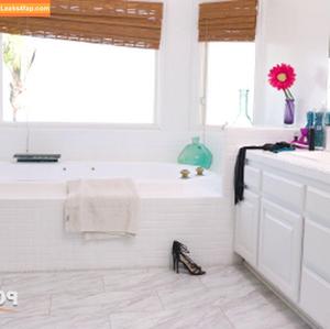 Dee Williams photo #0320