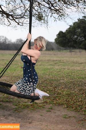 Dee Williams photo #1321