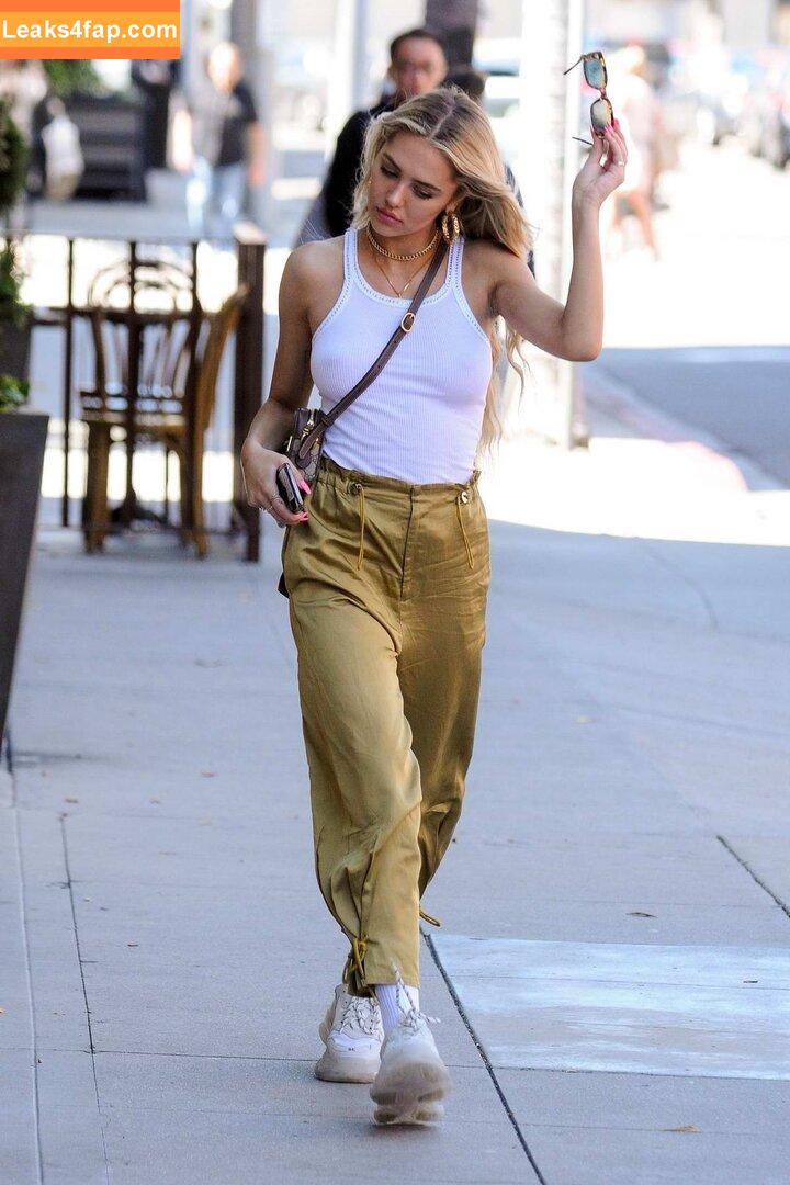 Delilah Hamlin /  leaked photo photo #0223