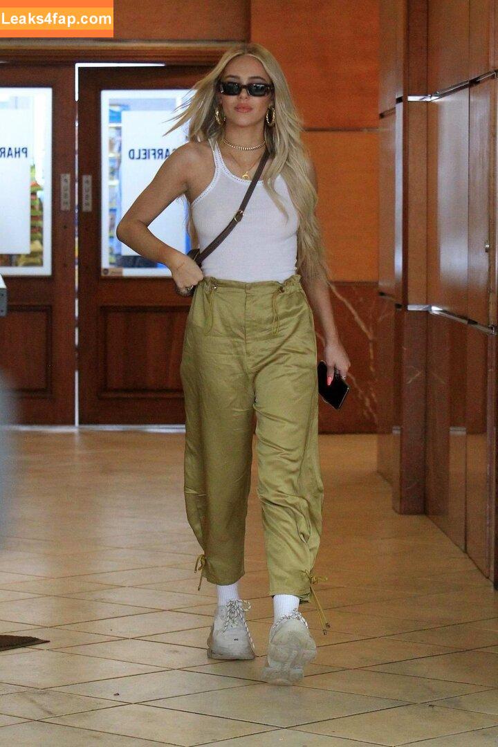Delilah Hamlin /  leaked photo photo #0229