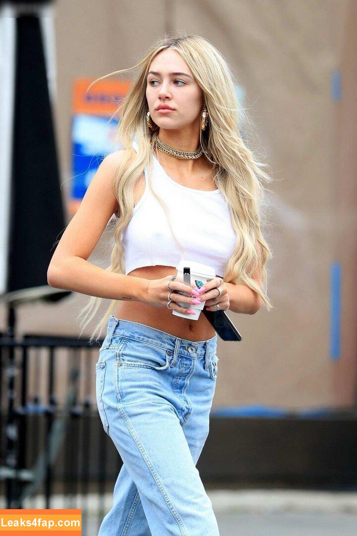 Delilah Hamlin /  leaked photo photo #0241