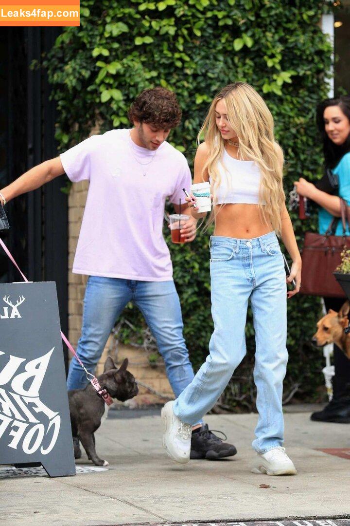 Delilah Hamlin /  leaked photo photo #0243