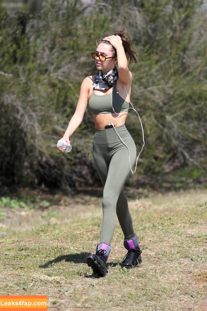 Delilah Hamlin /  leaked photo photo #0402