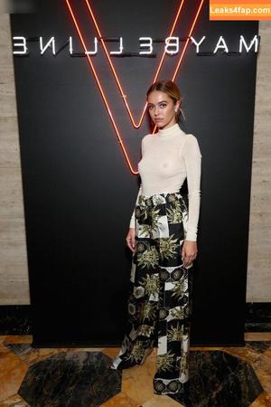 Delilah Hamlin фото #0703