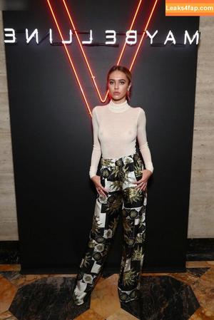 Delilah Hamlin фото #0705