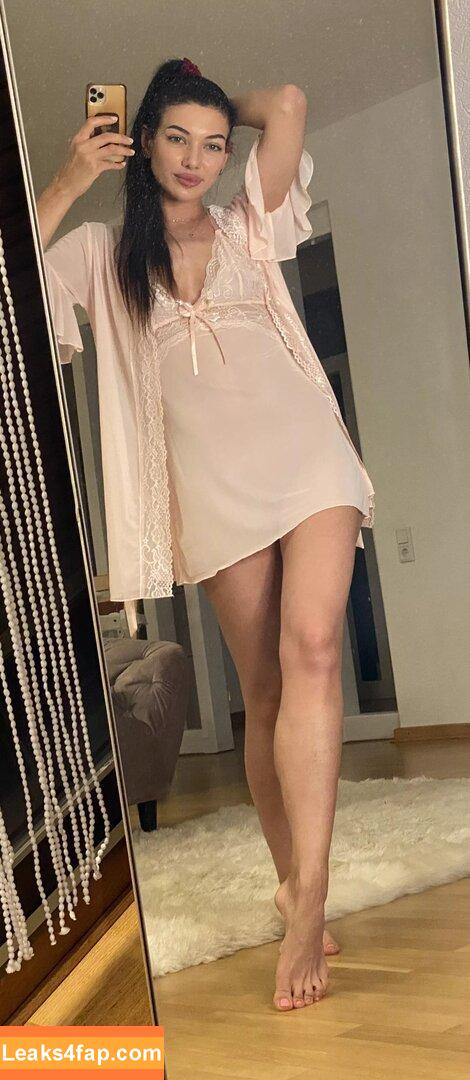 delinarose / dailydelina leaked photo photo #0026