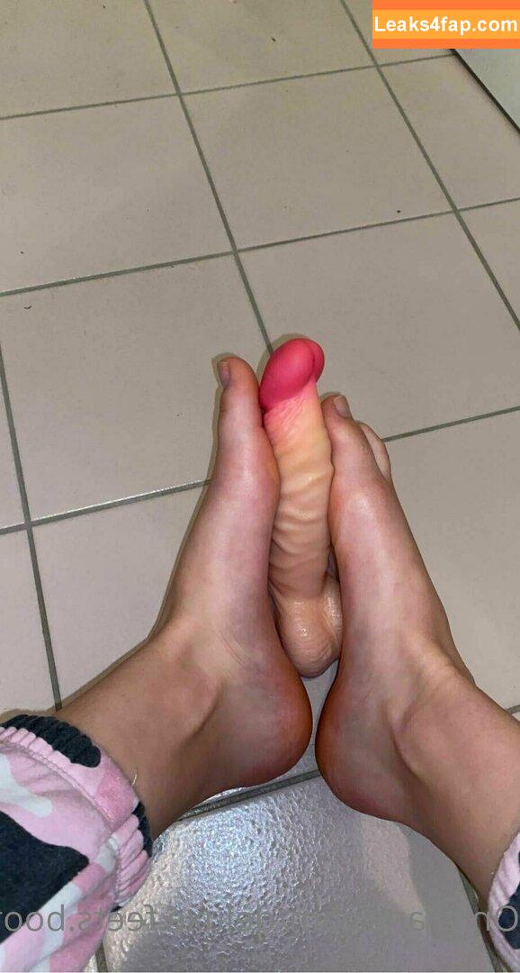 deluxe.feets.booty / pretty_feet_n_booty_meat leaked photo photo #0005