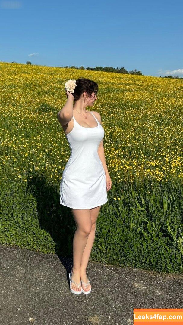 desiii77 / demirose / desii77 / desithekawaiipotato leaked photo photo #0017