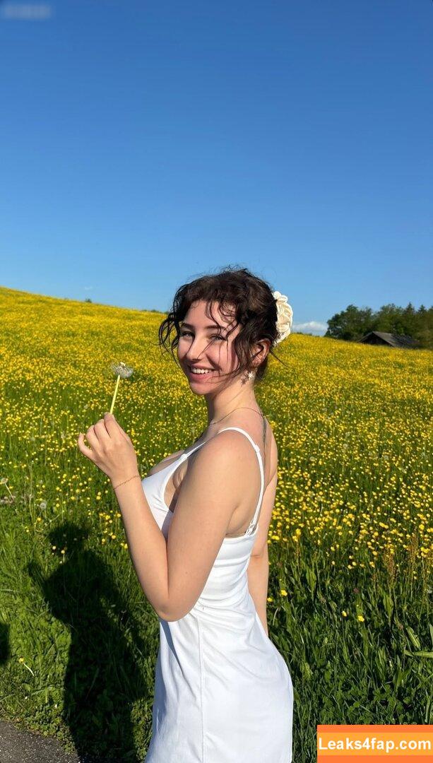 desiii77 / demirose / desii77 / desithekawaiipotato leaked photo photo #0018